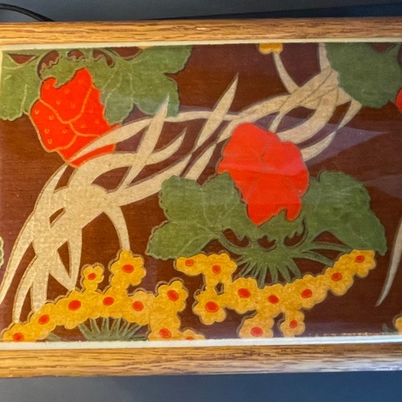 Vintage Solid oak trinket/jewelry box with ceramic tile lid strawberries - Picture 2 of 5